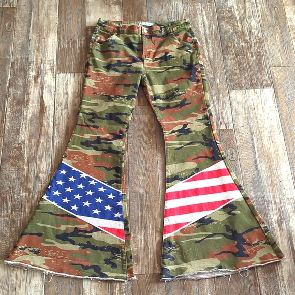 RANCH DRESS'N Fallon Taylor "Land of the Free" camo & flag super flare jeans 14 - Picture 7 of 14